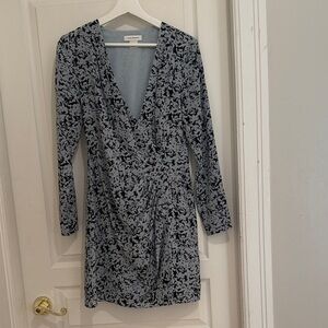 Club Monaco Women’s Twist Drape Mini Dress in blue dahlia and silk material